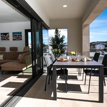 Luxury With Heated Pool * 트로기르