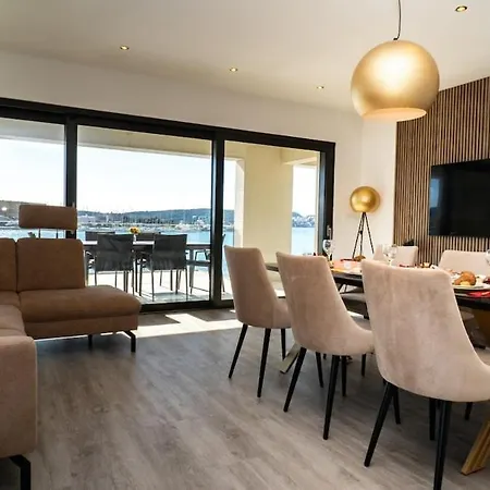 Luxury With Heated Pool Διαμέρισμα *