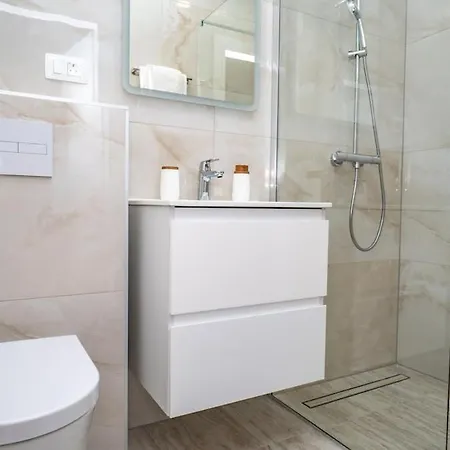 Luxury With Heated Pool * 트로기르