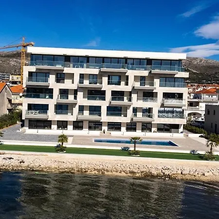 Διαμέρισμα Luxury With Heated Pool Τρογκίρ