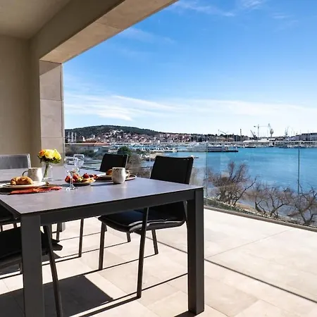 아파트 Luxury With Heated Pool