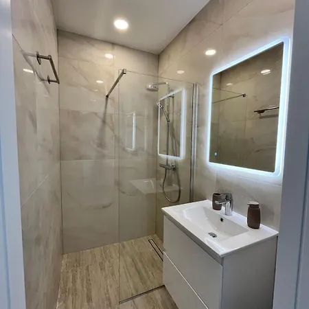 Διαμέρισμα Luxury With Heated Pool Τρογκίρ