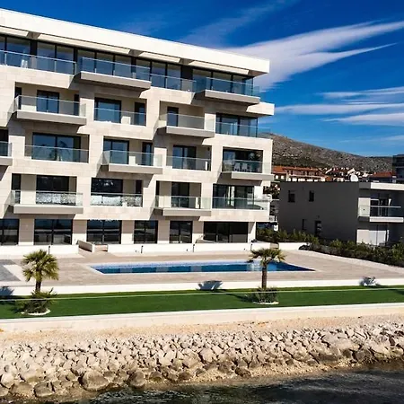 Luxury With Heated Pool