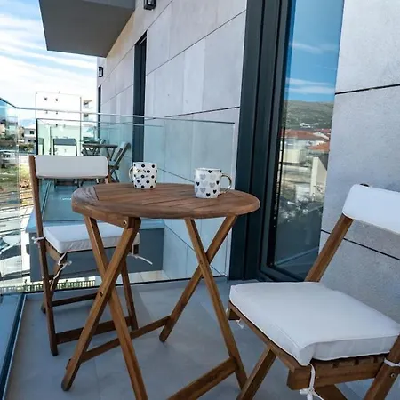 Luxury With Heated Pool 트로기르