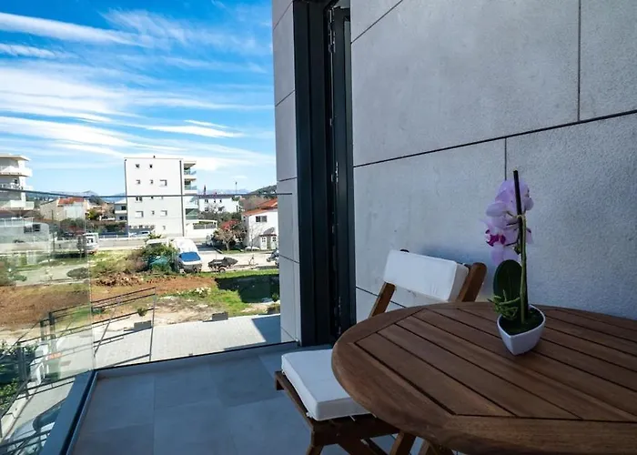 Luxury With Heated Pool