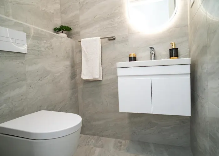 Luxury With Heated Pool Apartamento *