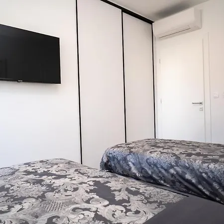 Luxury With Heated Pool Apartman