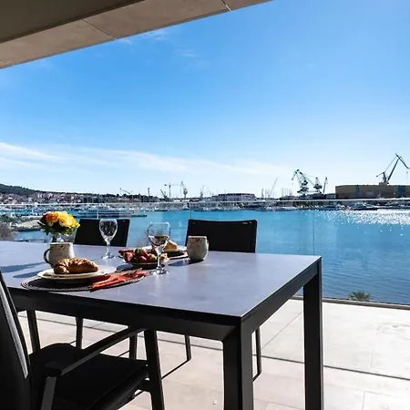 Luxury With Heated Pool Trogir