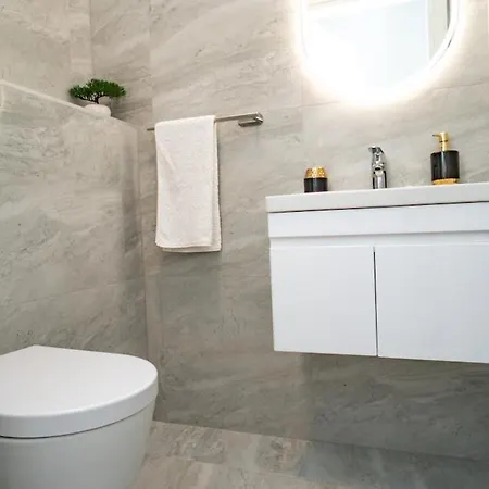 Luxury With Heated Pool Apartman *