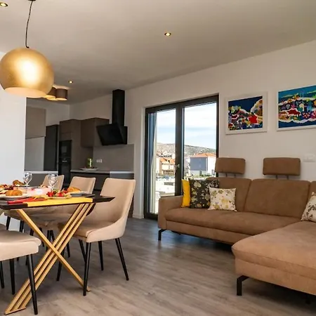 Apartman Luxury With Heated Pool