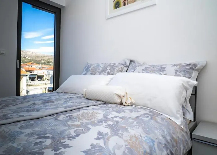 Luxury With Heated Pool *