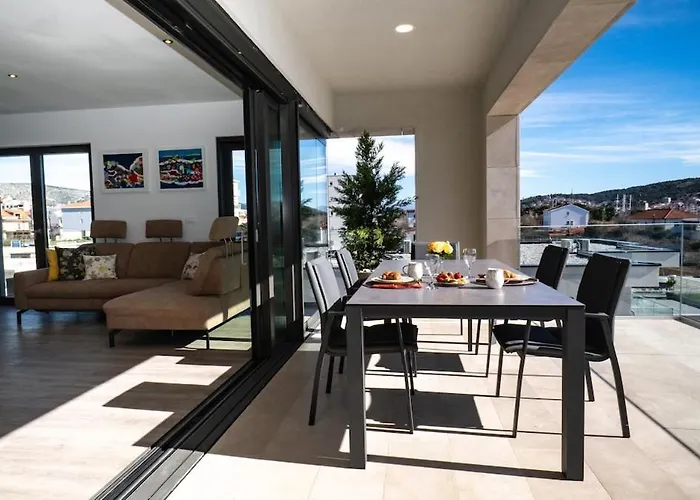 Luxury With Heated Pool * 特罗吉尔