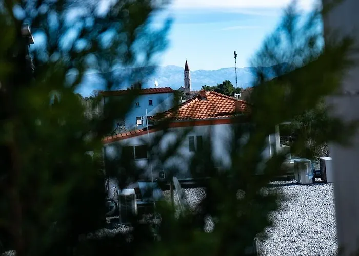 Luxury With Heated Pool Daire Trogir