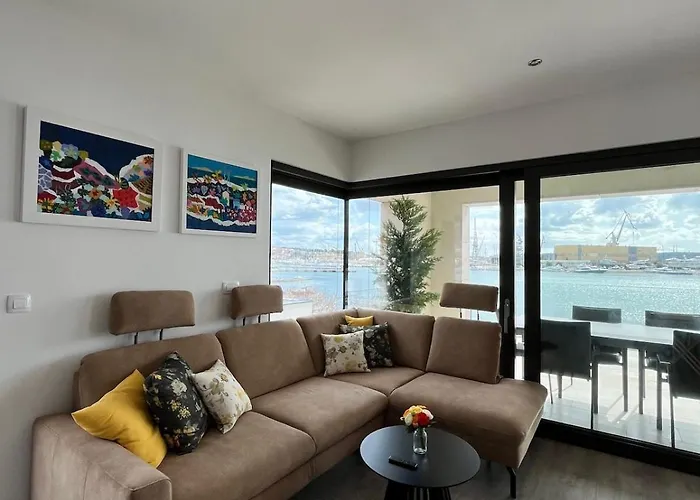 Luxury With Heated Pool