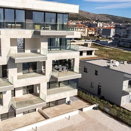 Apartamento Luxury With Heated Pool Trogir