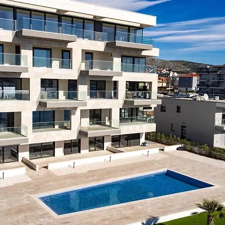 Luxury With Heated Pool *