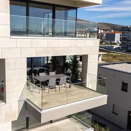 Luxury With Heated Pool Apartamento Trogir