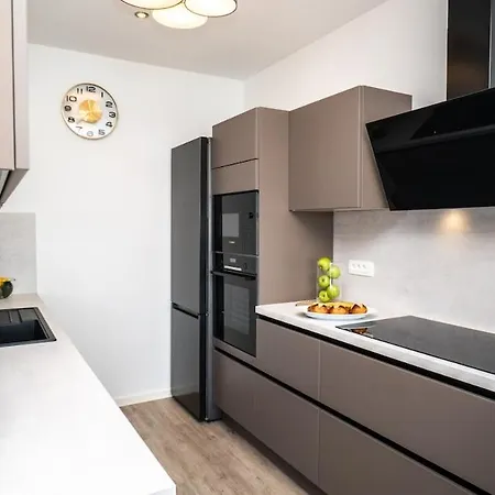 Luxury With Heated Pool Apartamento Trogir