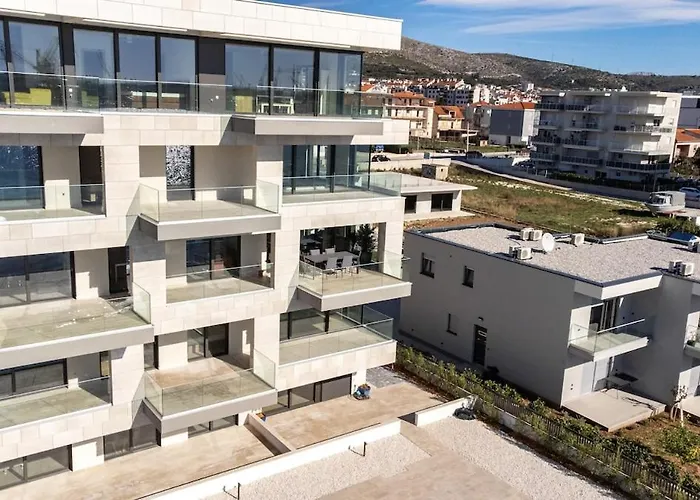 Apartamento Luxury With Heated Pool Trogir