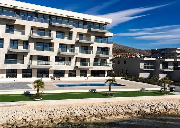 Luxury With Heated Pool