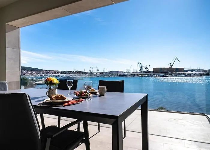 Luxury With Heated Pool Trogir