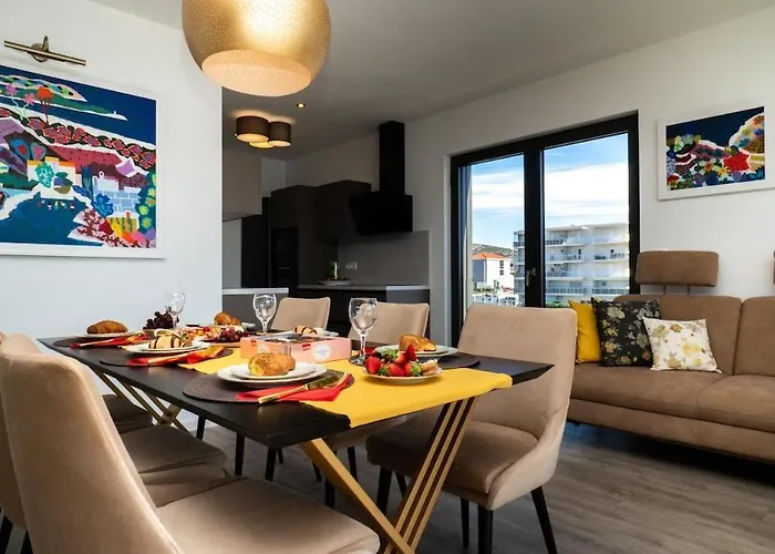 Luxury With Heated Pool *