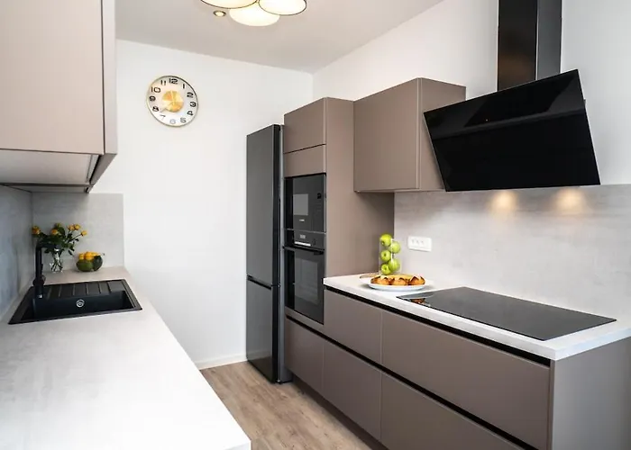 Luxury With Heated Pool Apartamento Trogir